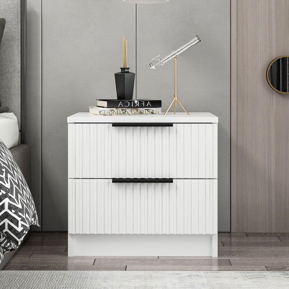 Comodino Kale con 2 cassetti a filo effetto cannettato colore bianco