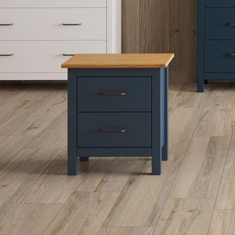 Comodino Miranda 2 cassetti in legno massiccio blu e top pino